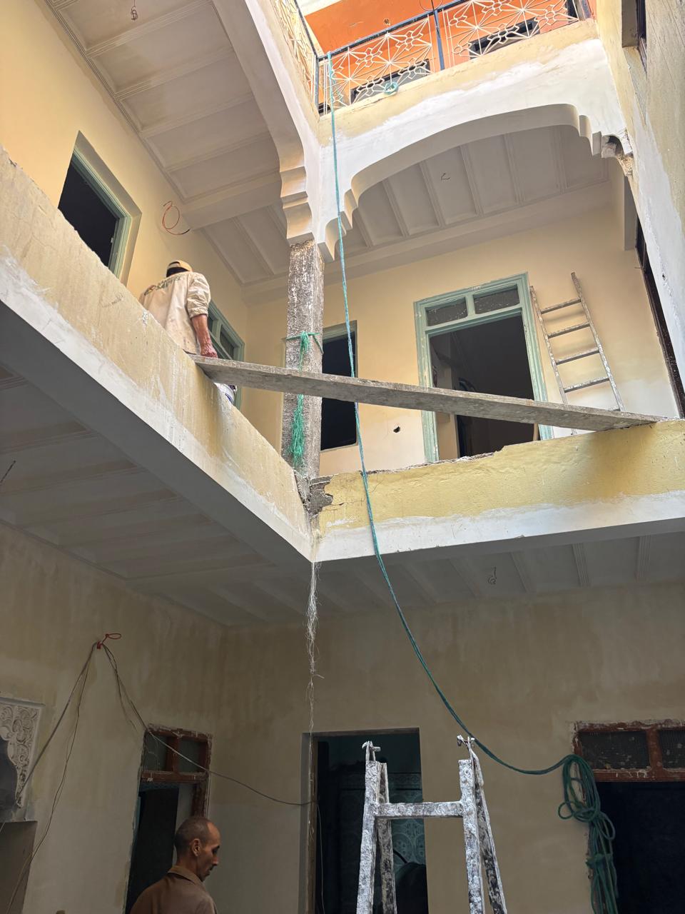 On change les garde corps et les décors